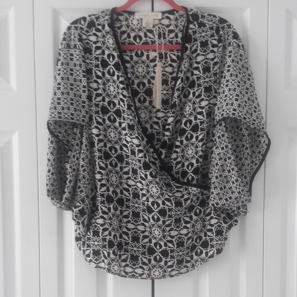 Black/white dolman sleeve blouse